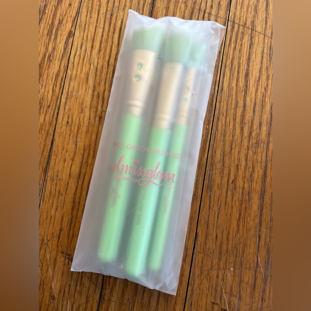Sissglam makeup brushe set of 3